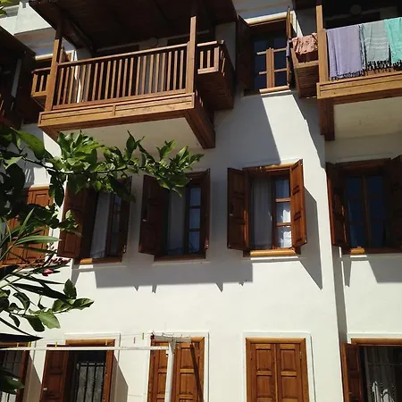 The White House 3*