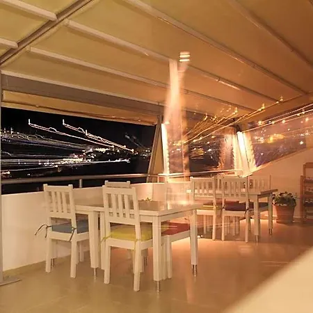 Couette-café The White House 3*